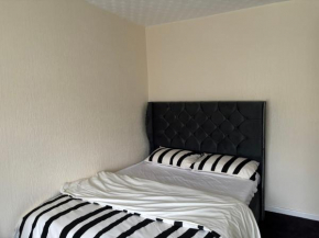 King Bedroom with a Private Bathroom in a Quiet Area